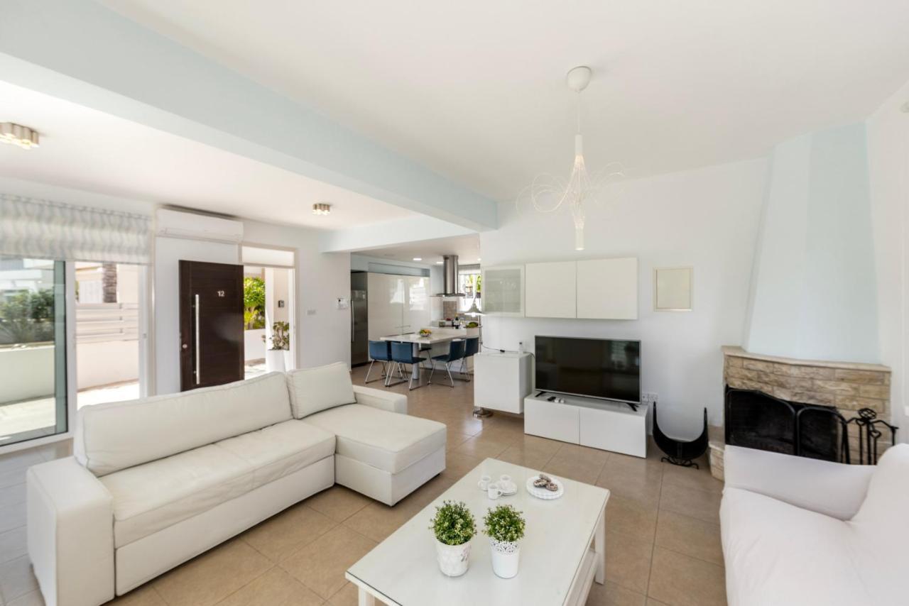 Protaras Sunrise Zen Seafront Villa Exterior photo