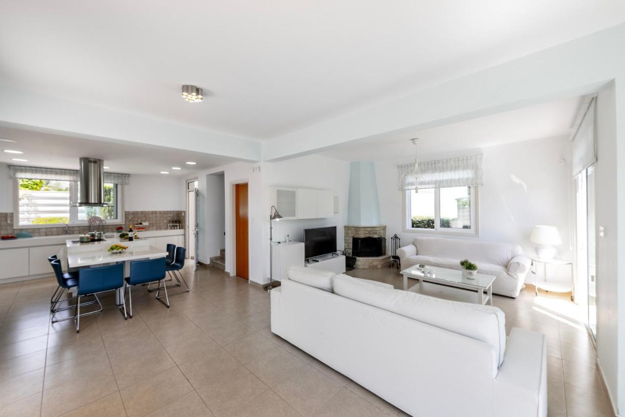 Protaras Sunrise Zen Seafront Villa Exterior photo